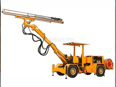 鑿巖臺(tái)車(chē)卡鉆問(wèn)題的排除與解決